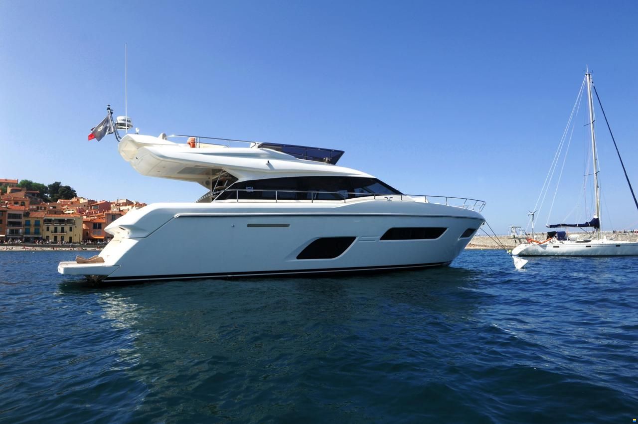 Ferretti 550