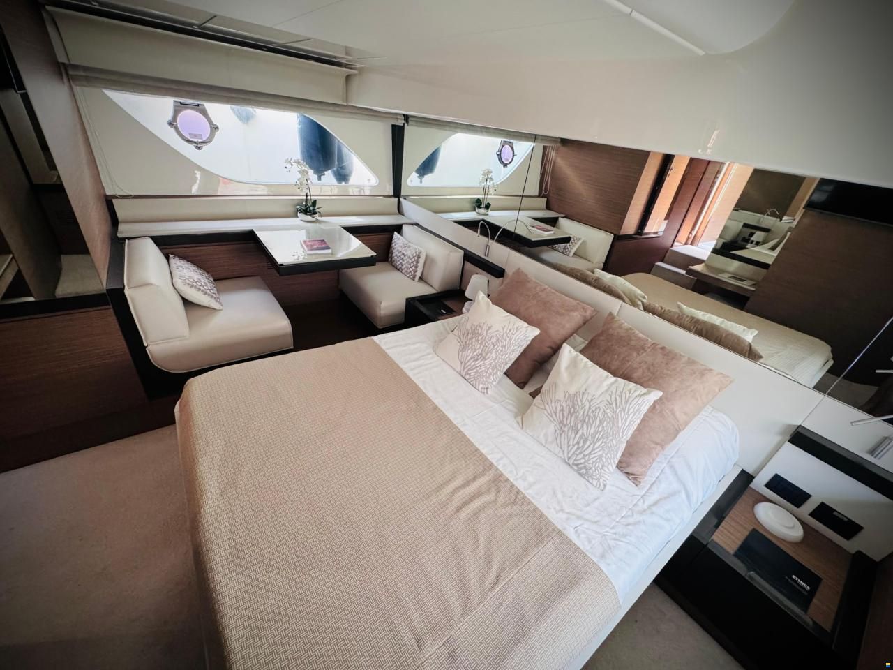 Ferretti 550