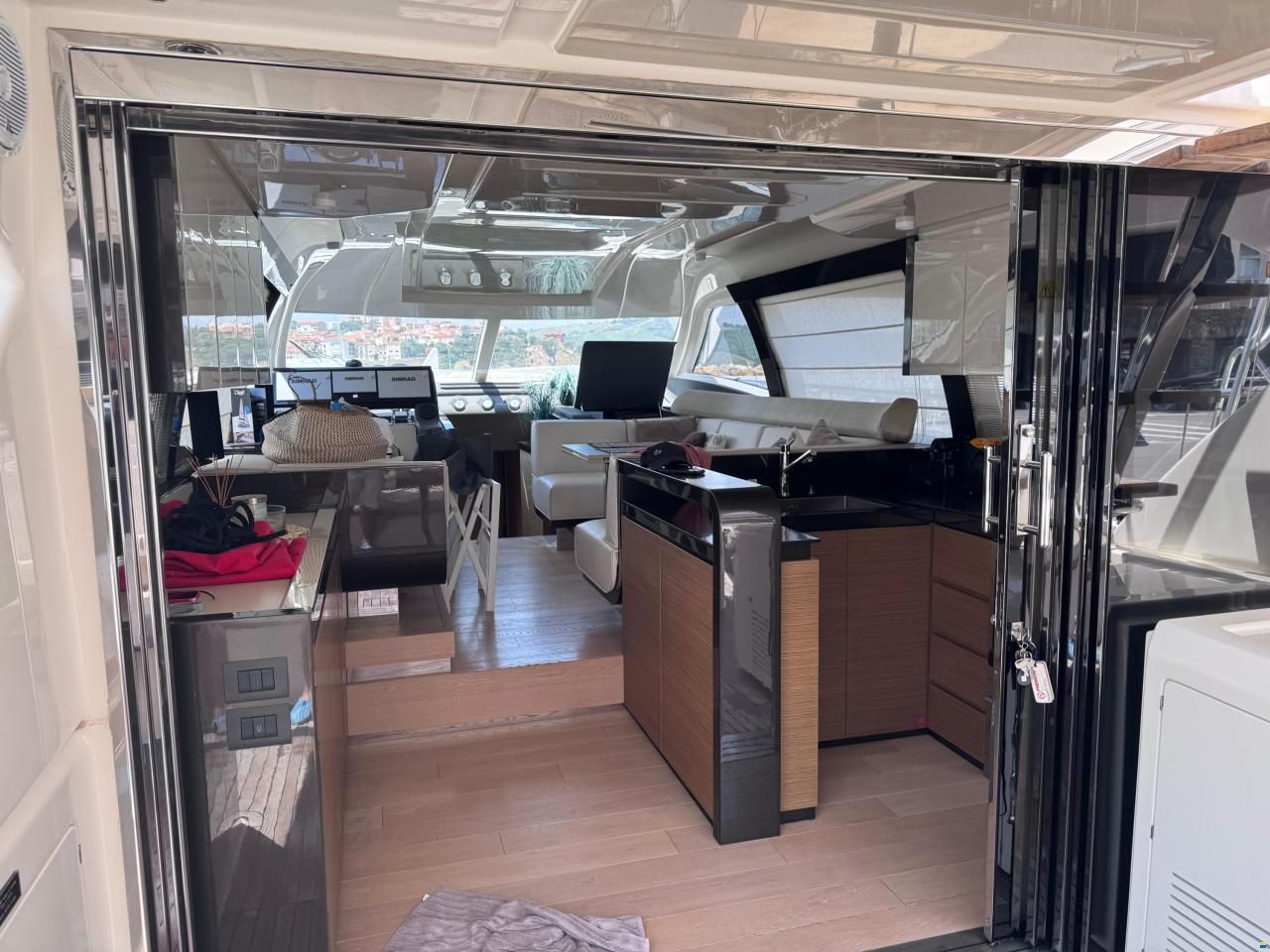 Ferretti 550