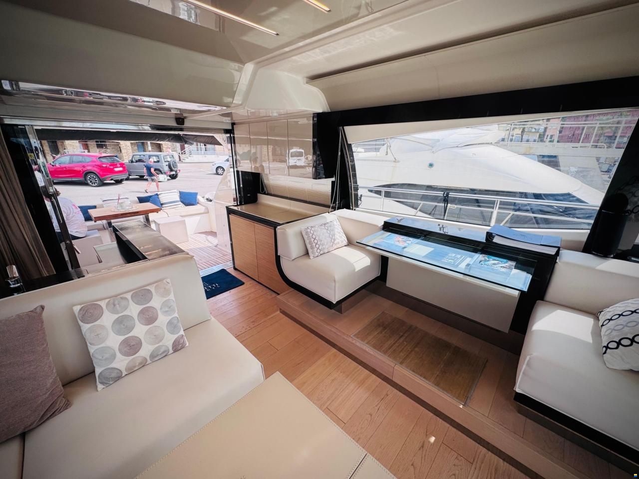 Ferretti 550