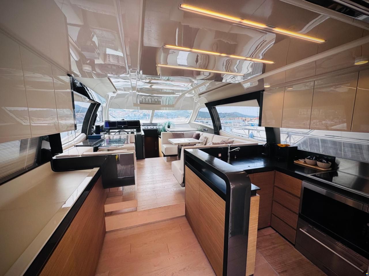 Ferretti 550