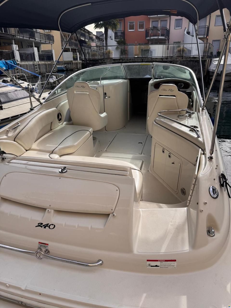 Sea Ray 240 SD