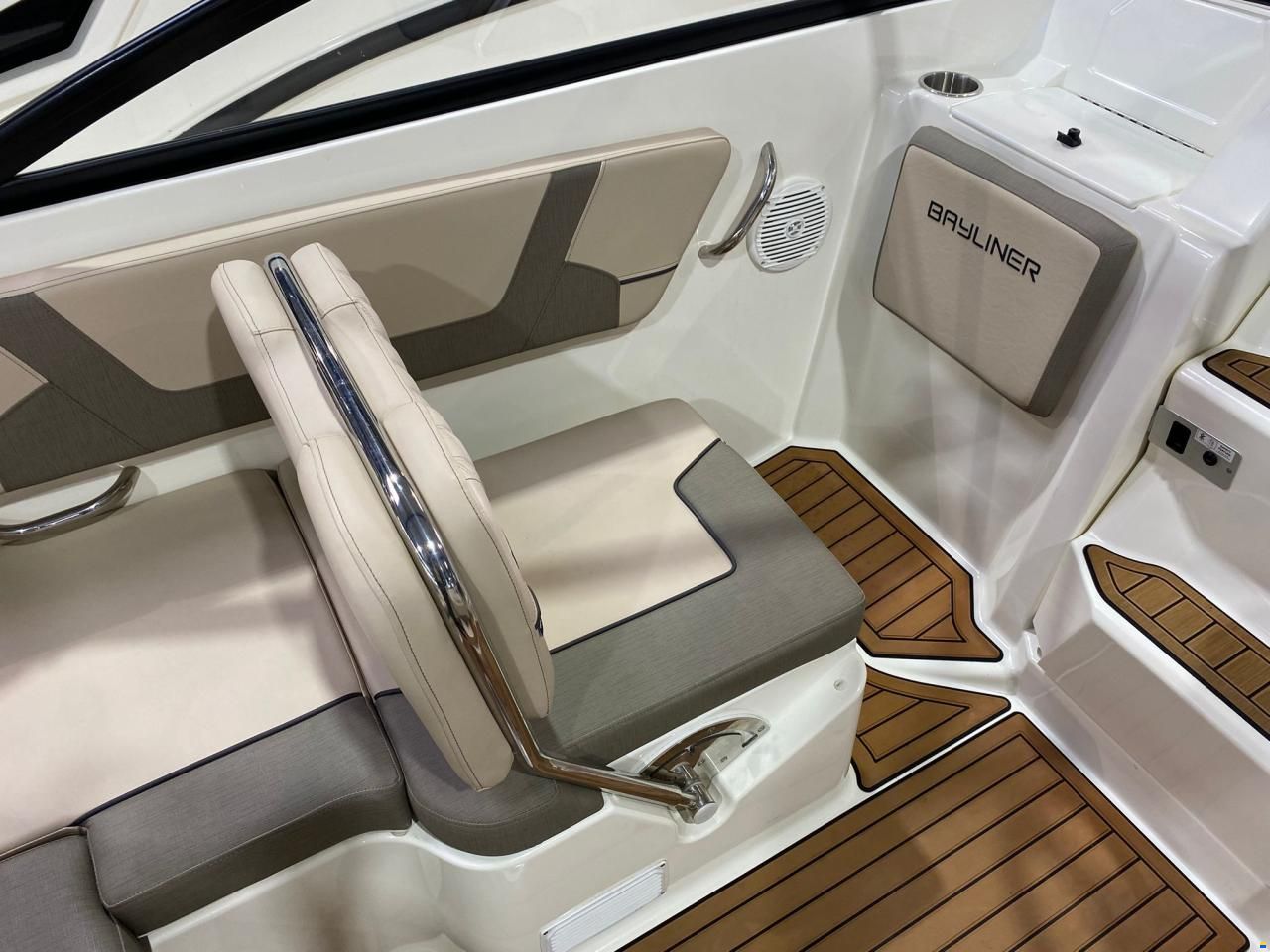 Bayliner VR5C