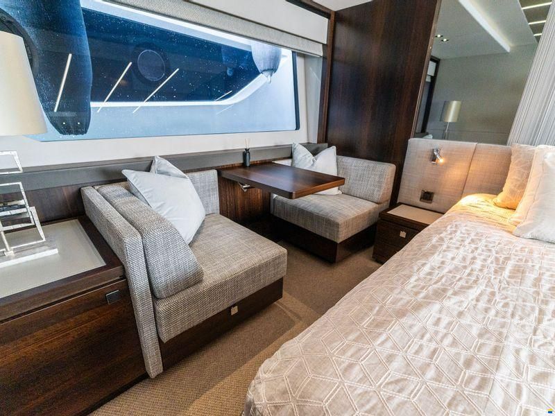 Sunseeker 76 Yacht