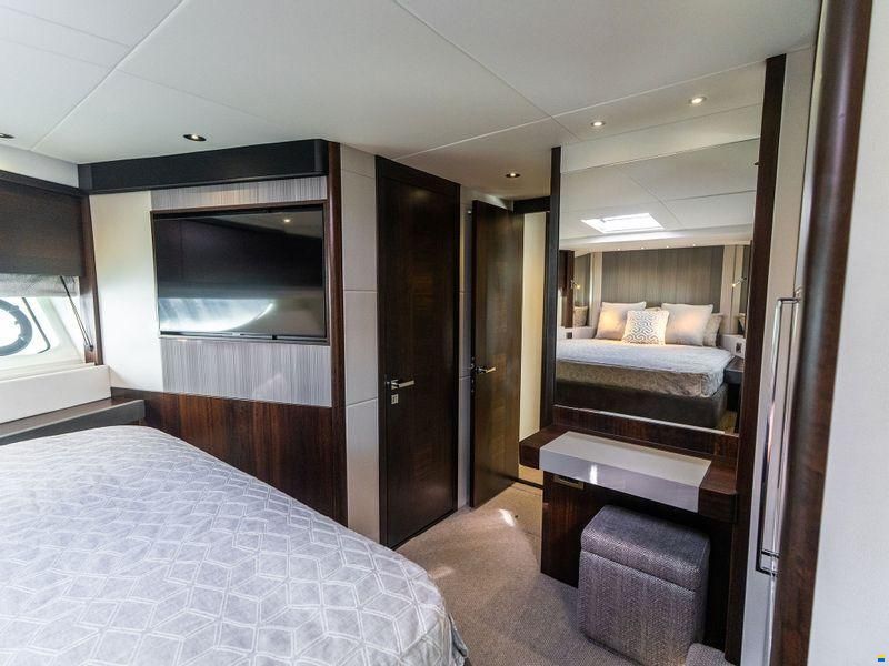 Sunseeker 76 Yacht