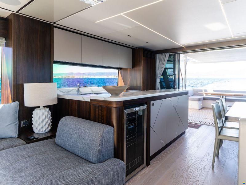 Sunseeker 76 Yacht