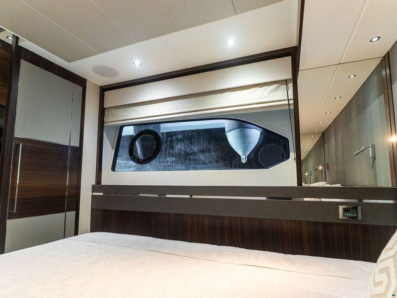 Sunseeker 76 Yacht