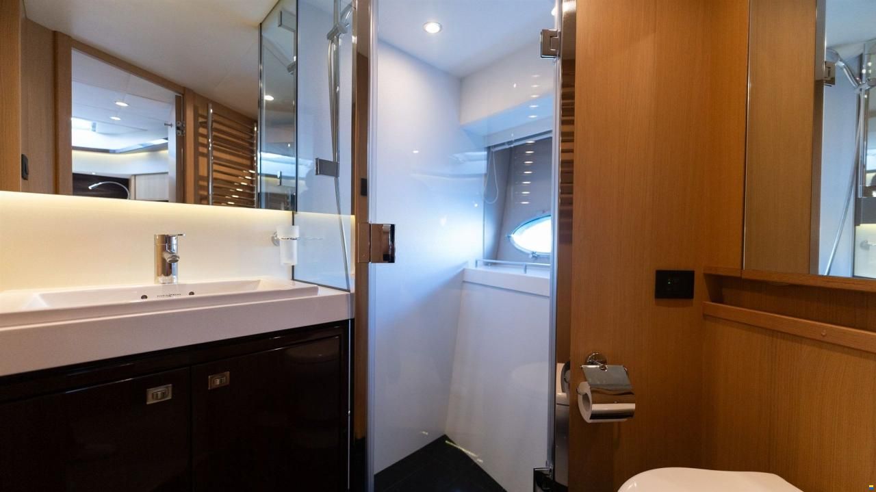 Princess V72