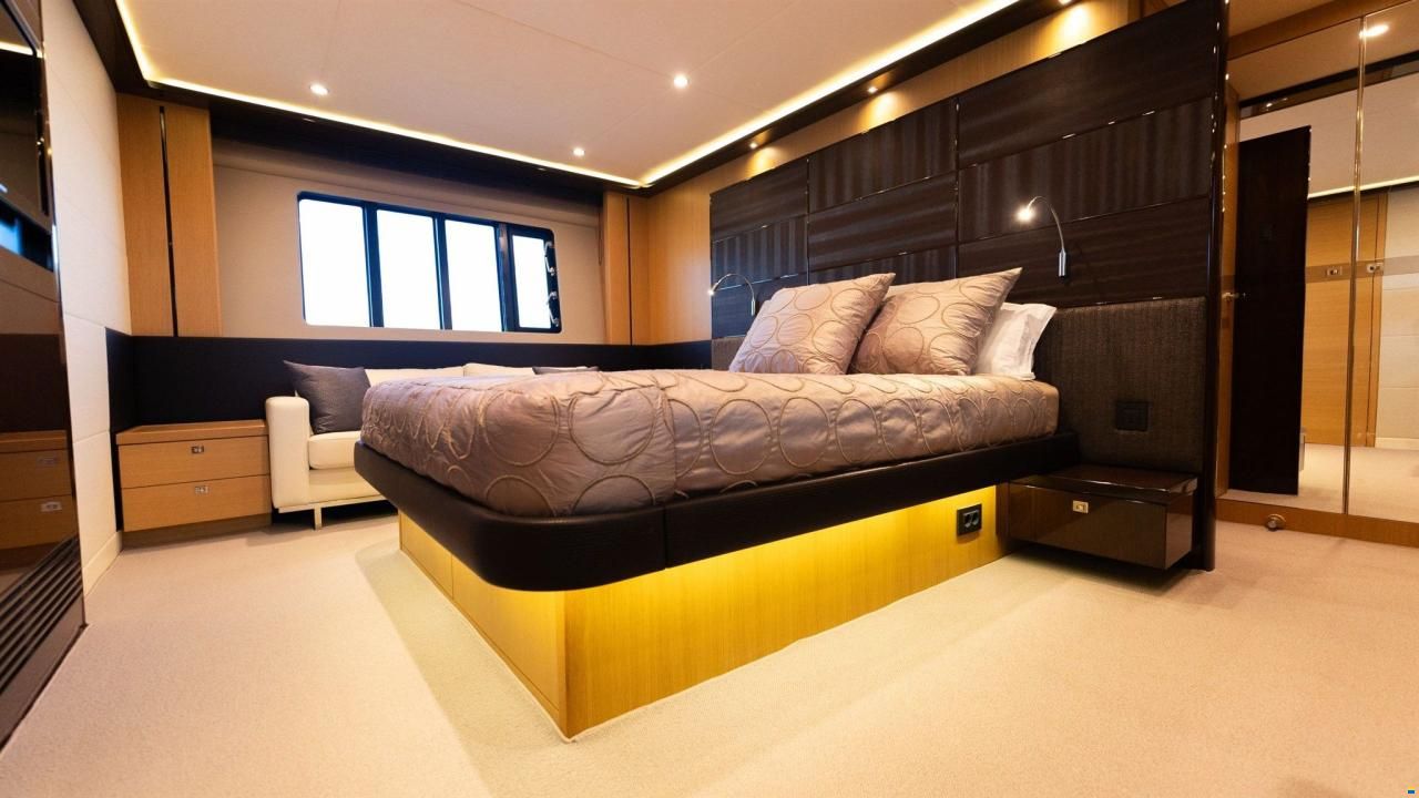 Princess V72