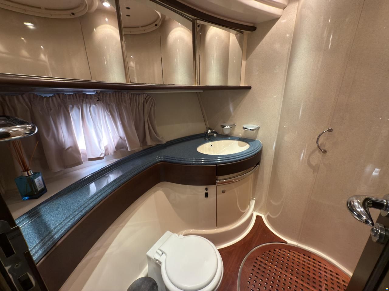 Azimut 68 Plus