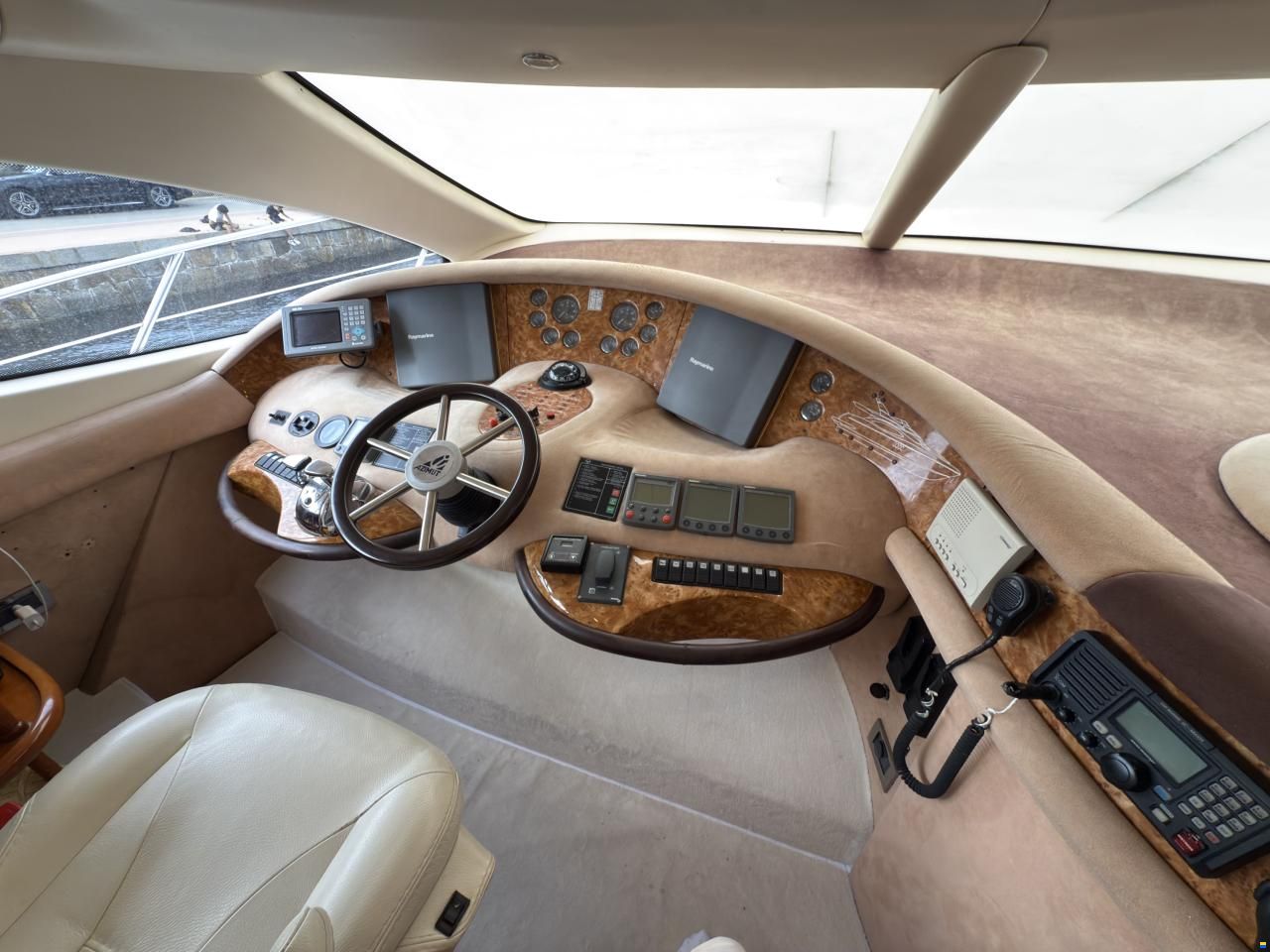Azimut 68 Plus