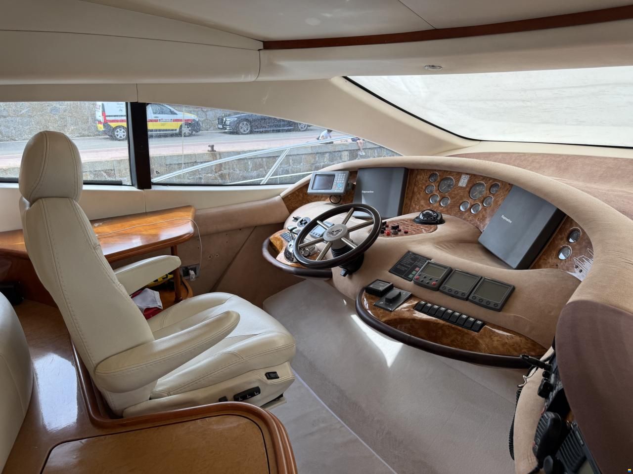 Azimut 68 Plus