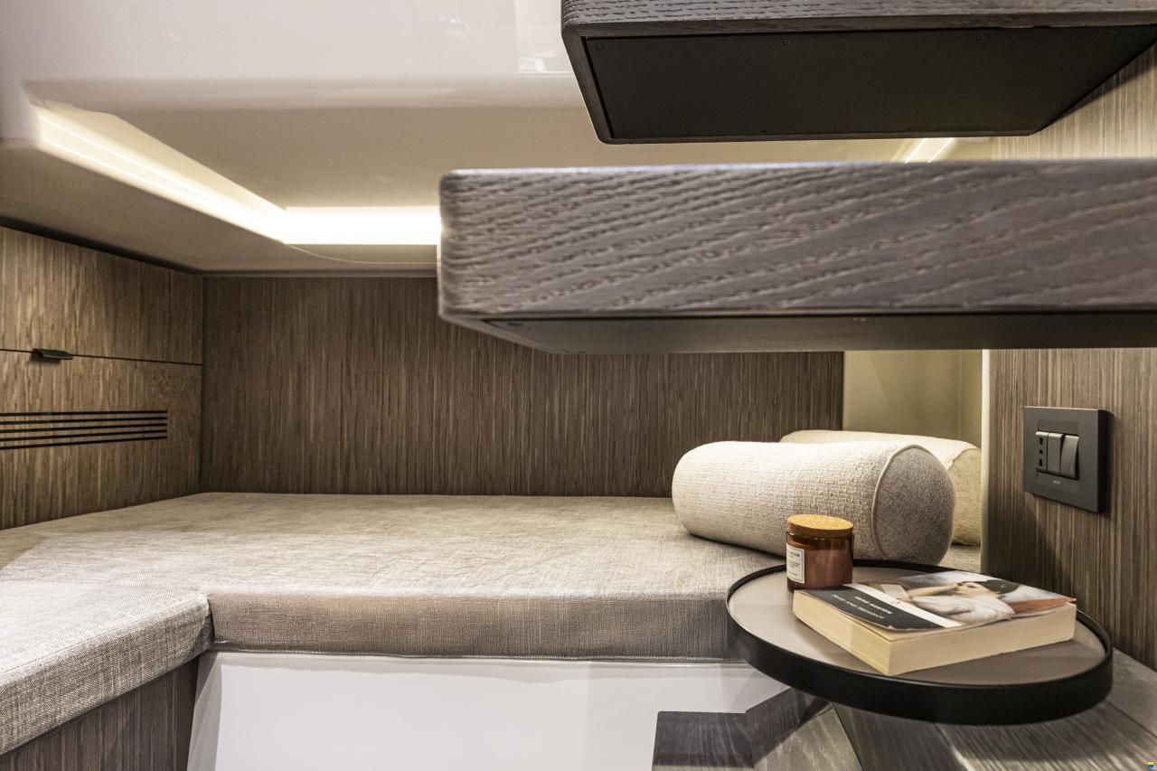 Cranchi A32 Luxury Tender