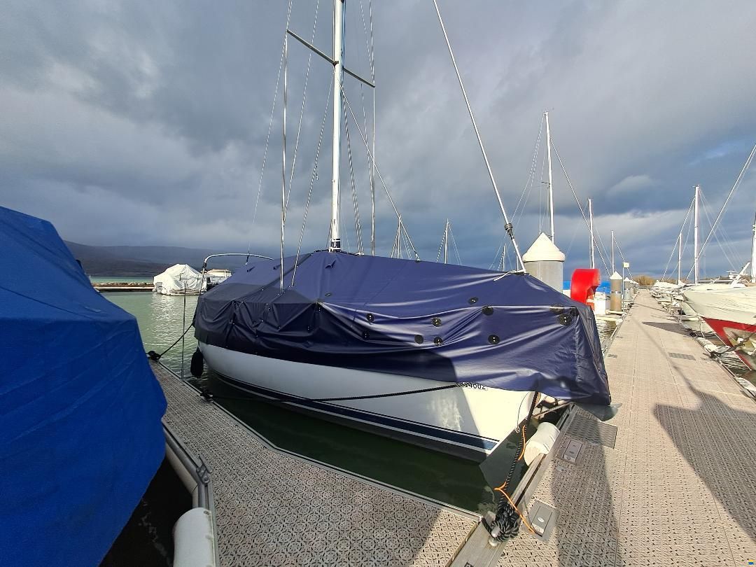 Beneteau First 325