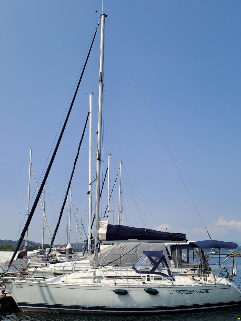 Beneteau First 325