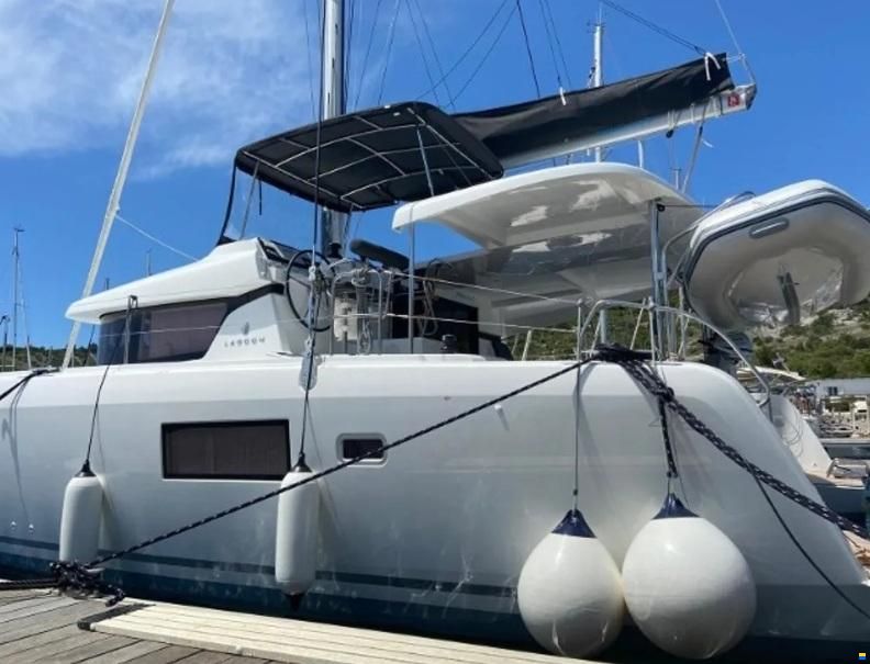 Lagoon 42