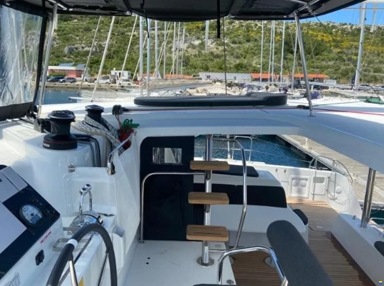 Lagoon 42