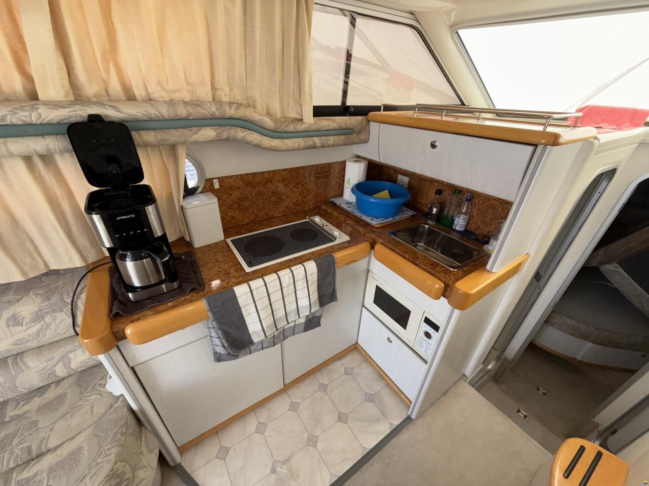 Sealine F 330