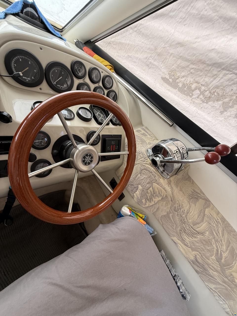 Sealine F 330