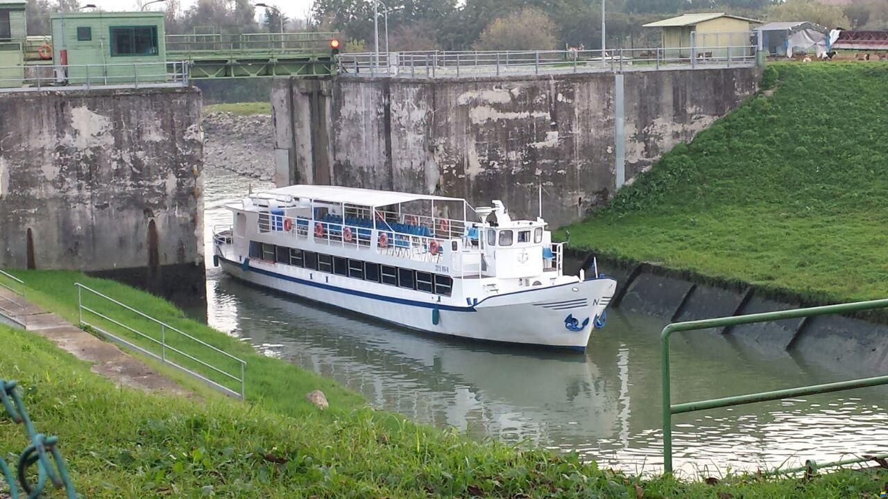 MOTONAVE TRASPORTO PASSEGGERI