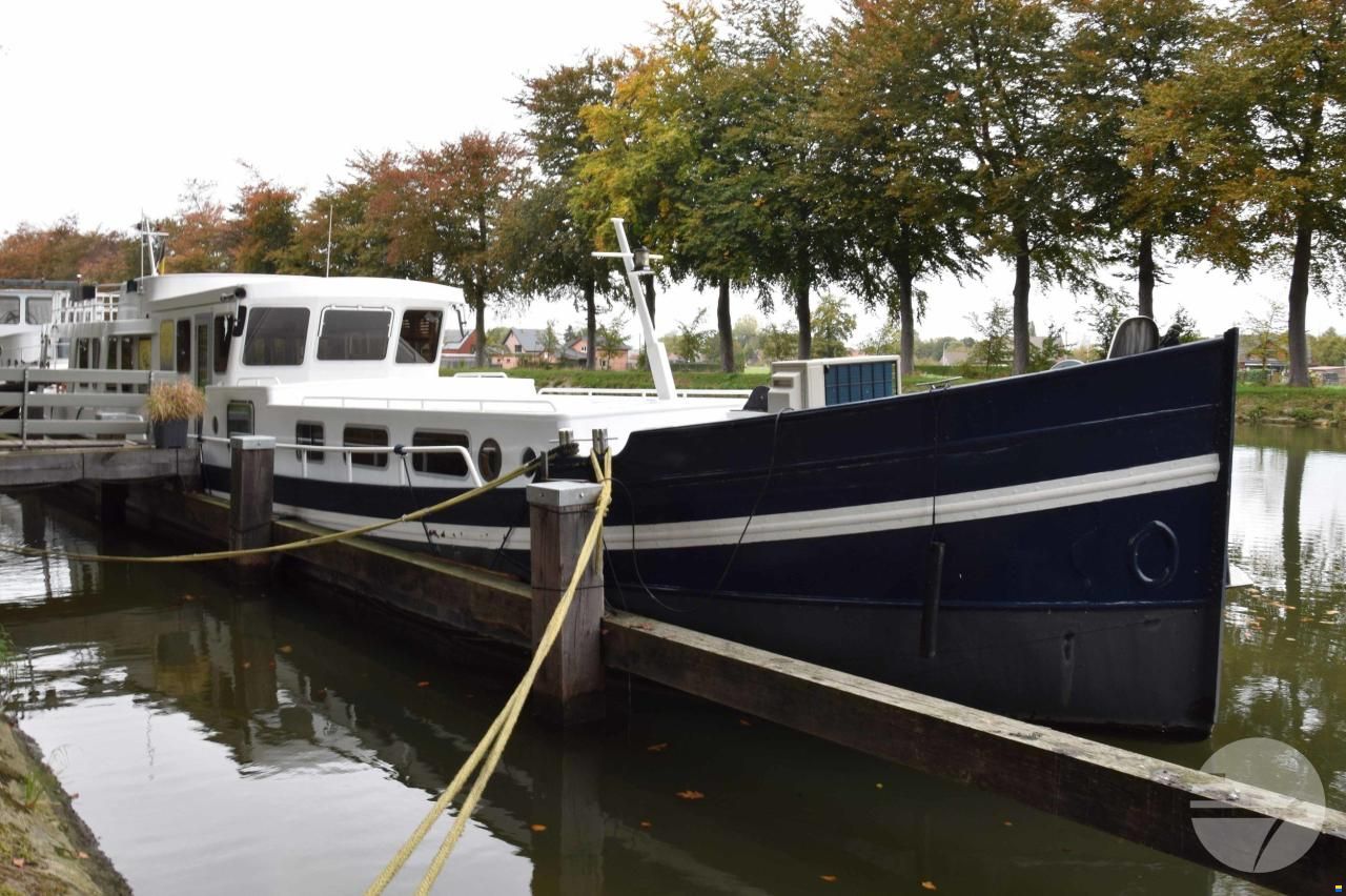 Luxemotor 24.75