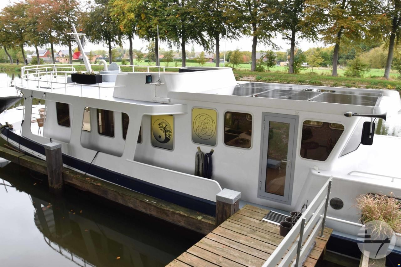 Luxemotor 24.75