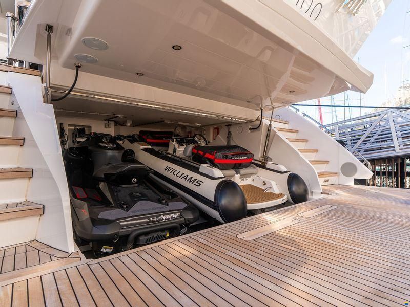 Sunseeker 100 Yacht