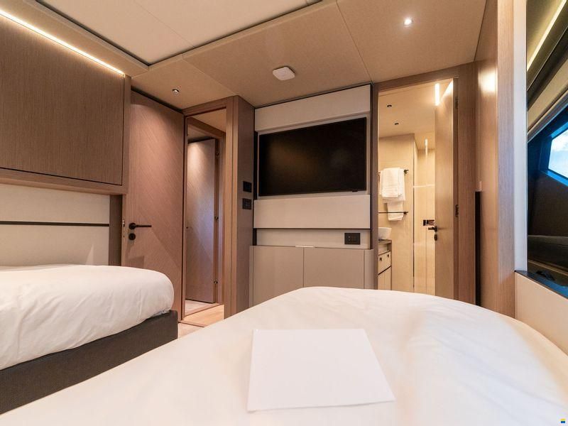 Sunseeker 100 Yacht