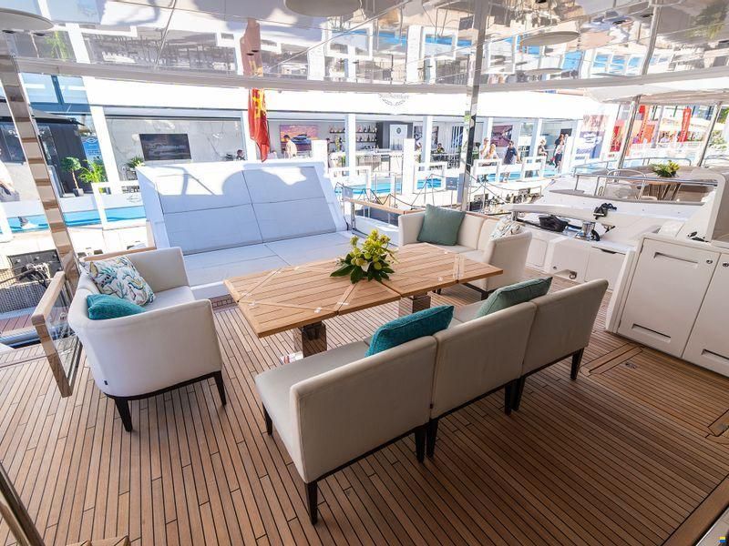 Sunseeker 100 Yacht