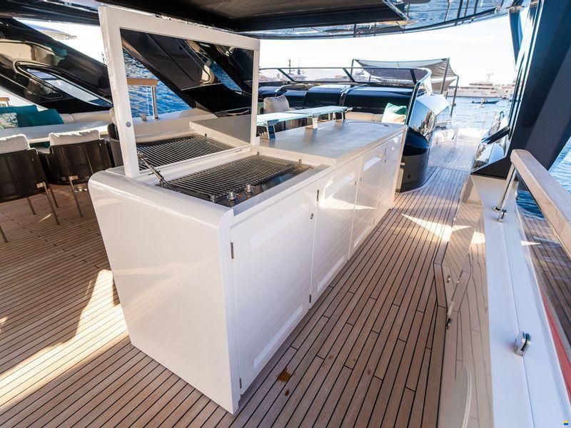 Sunseeker 100 Yacht