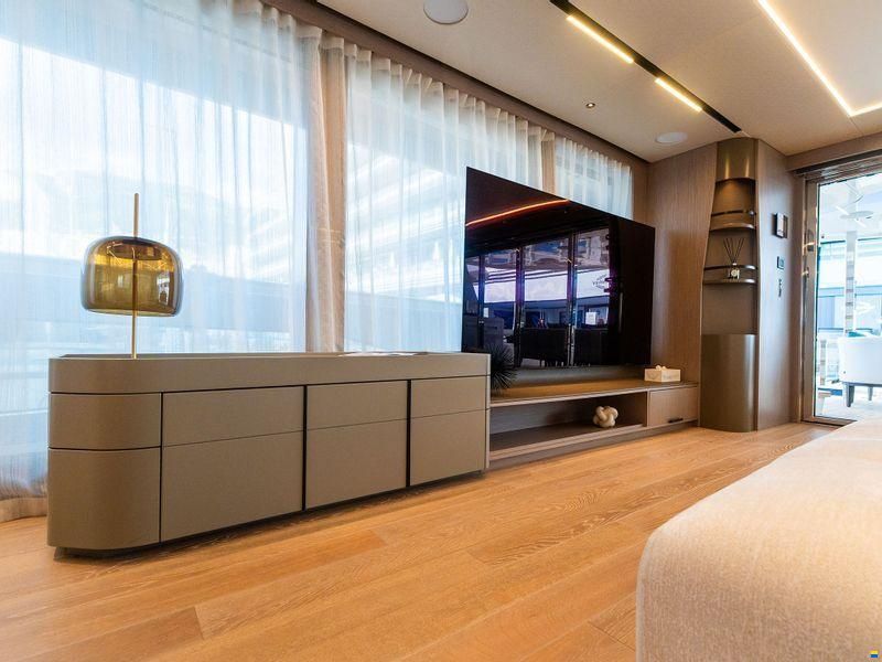 Sunseeker 100 Yacht