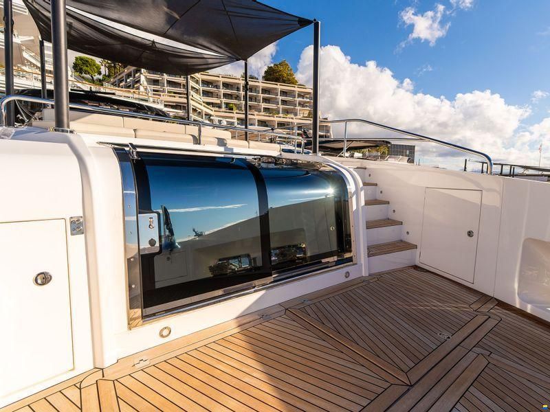 Sunseeker 100 Yacht