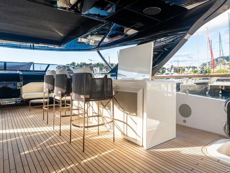 Sunseeker 100 Yacht