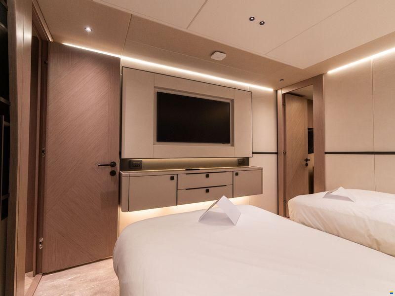 Sunseeker 100 Yacht