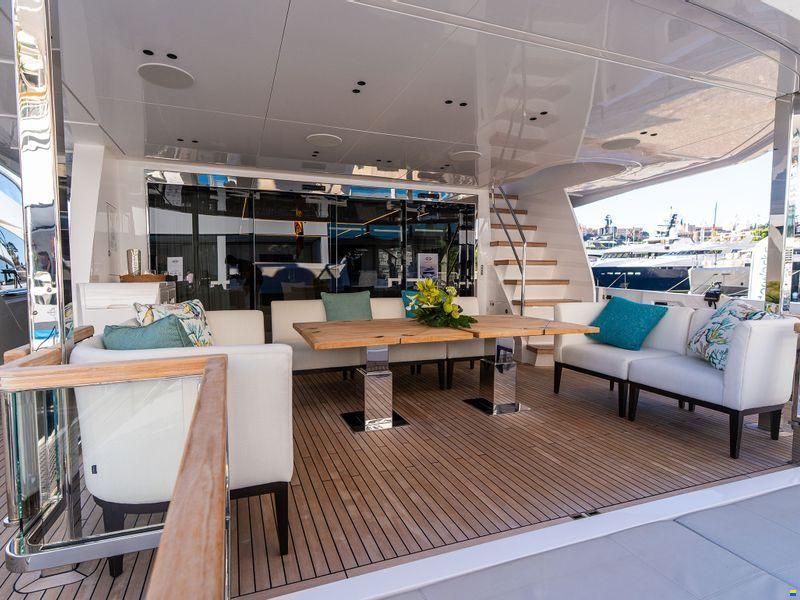 Sunseeker 100 Yacht