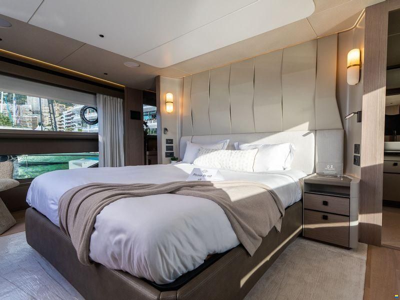 Sunseeker 100 Yacht