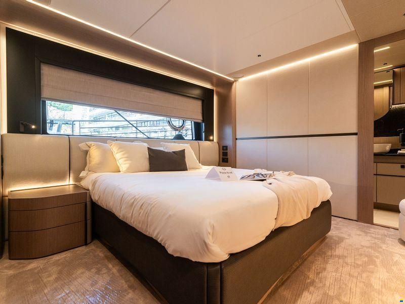 Sunseeker 100 Yacht