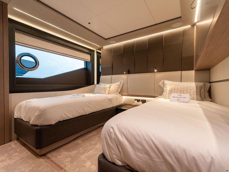 Sunseeker 100 Yacht