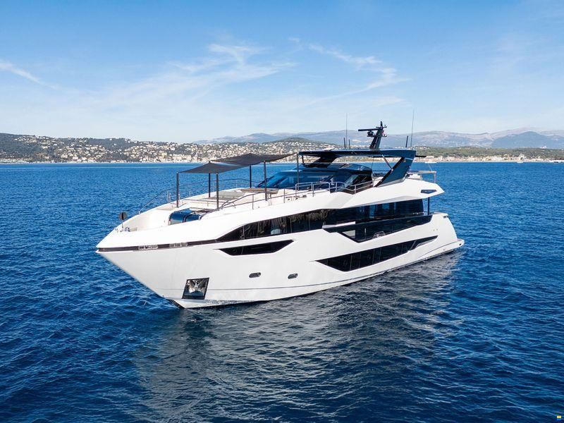 Sunseeker 100 Yacht