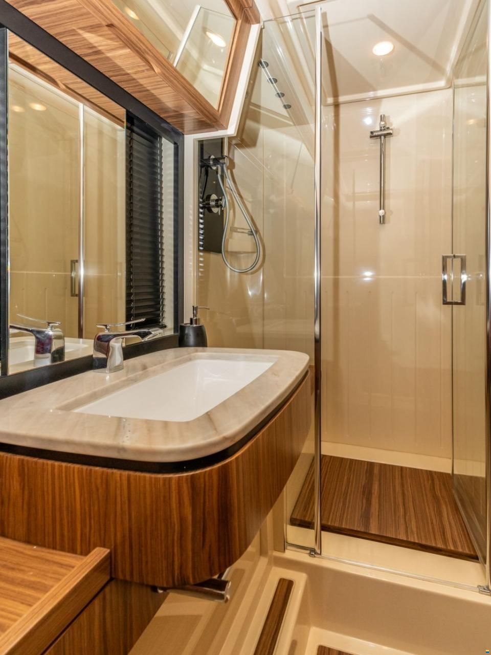 Azimut Magellano 53 Fly