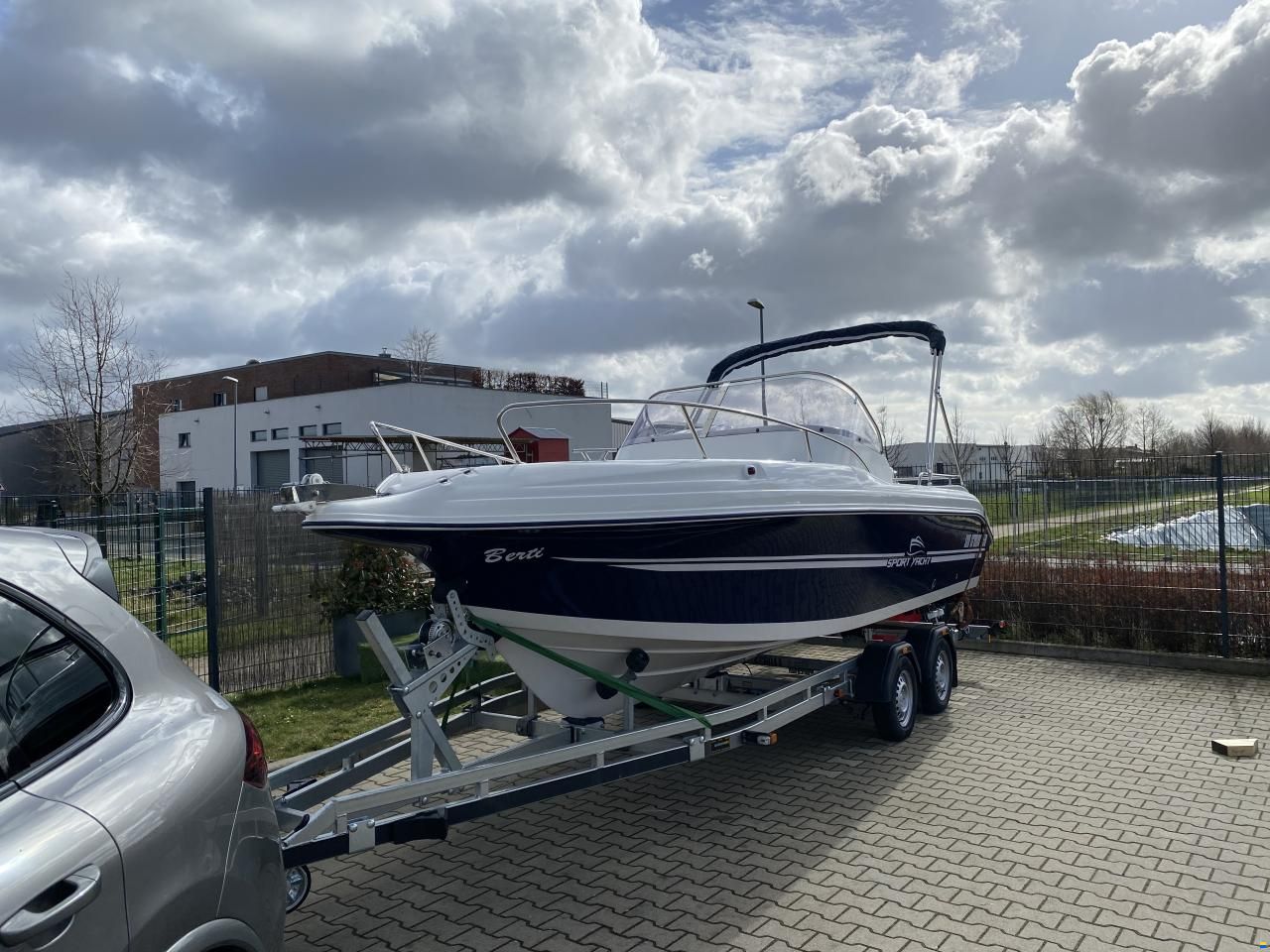 Sun Cruiser 650 Sport Yacht