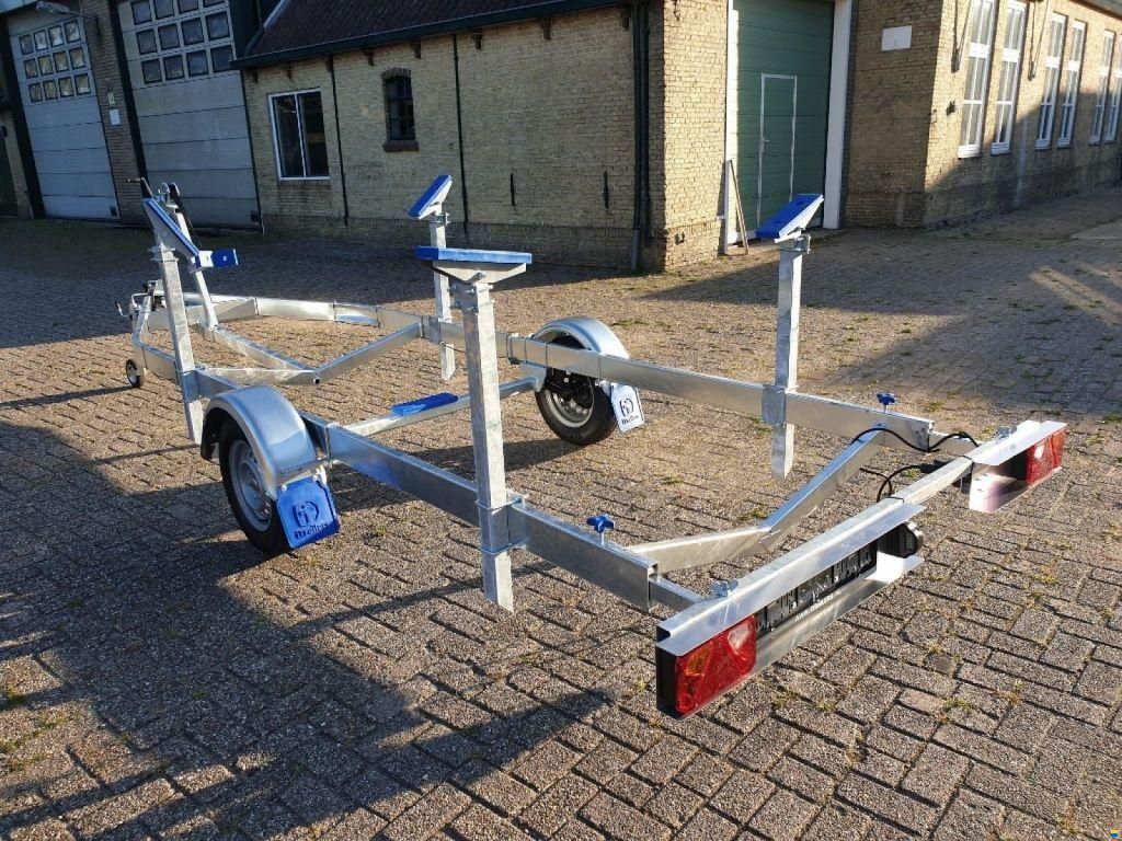 Trailer 750 Budget