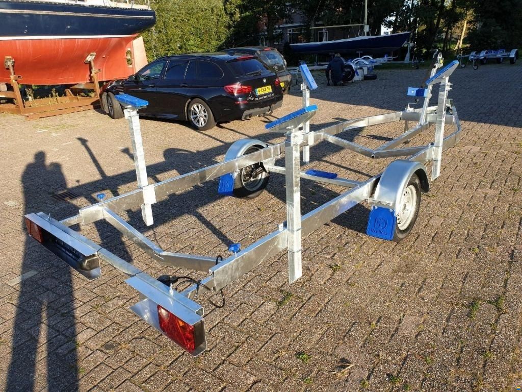 Trailer 750 Budget