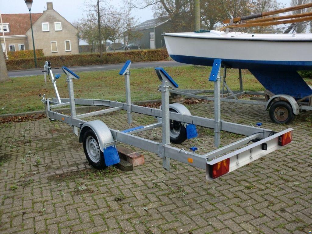 Trailer 750 Budget