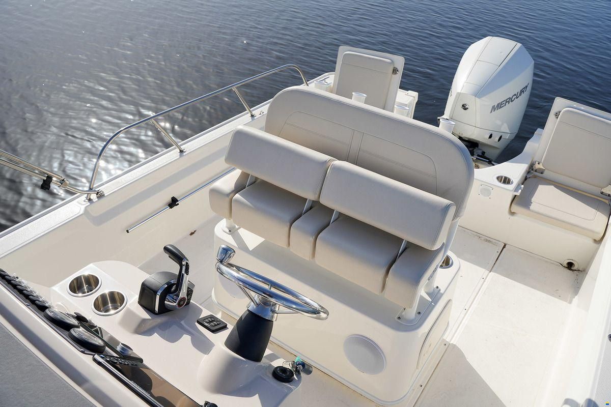 Boston Whaler 210 Montauk
