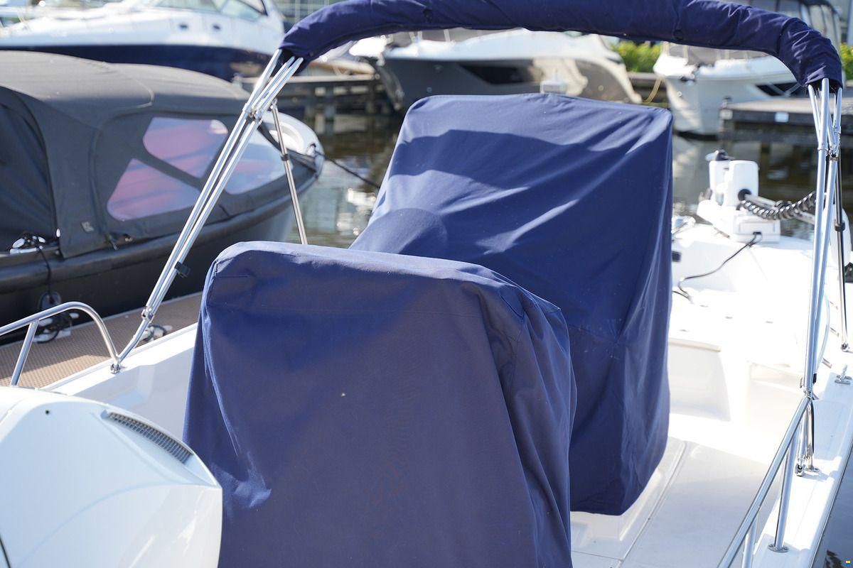 Boston Whaler 210 Montauk