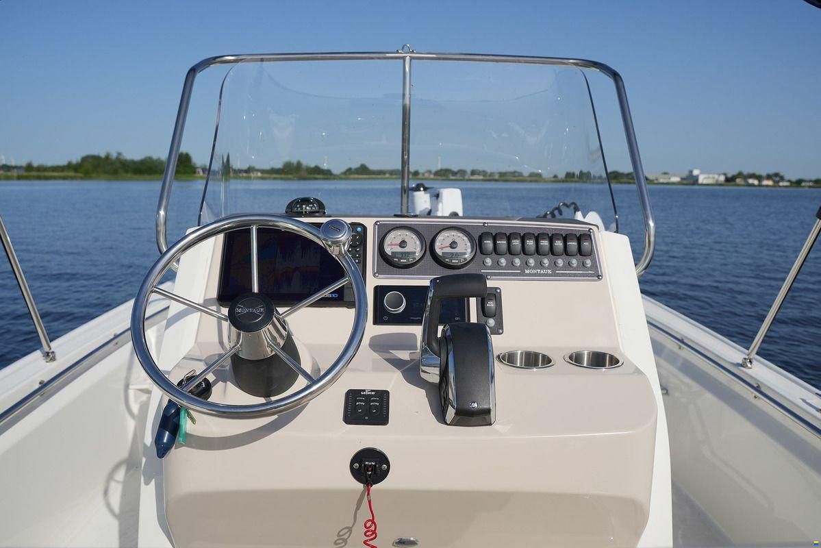 Boston Whaler 210 Montauk