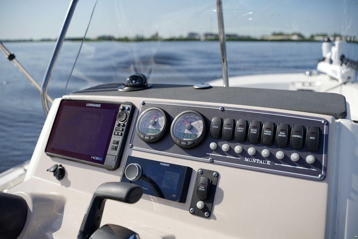 Boston Whaler 210 Montauk