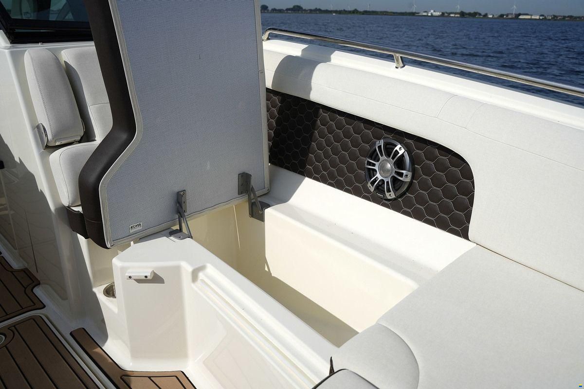Sea Ray SDX 290 Outboard