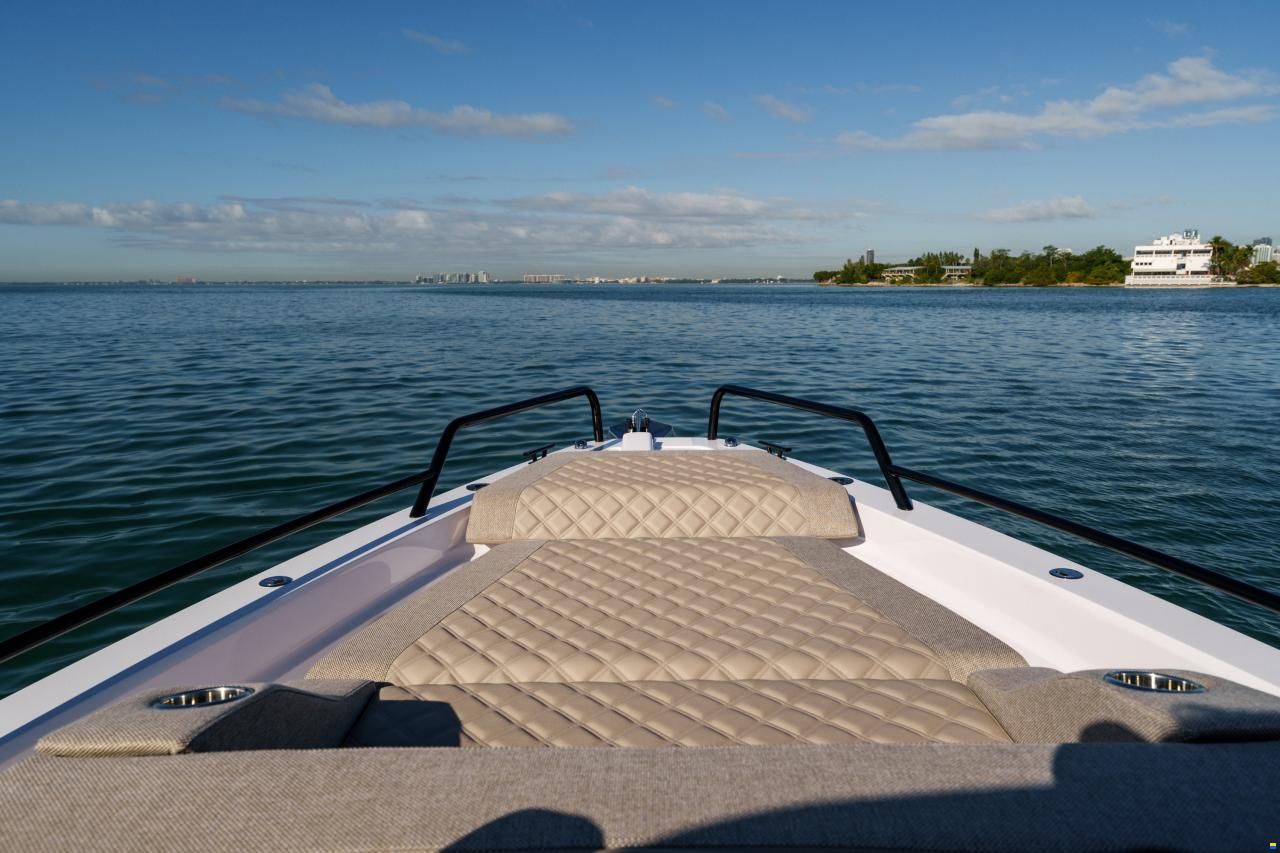 Axopar 37 Cross Cabin